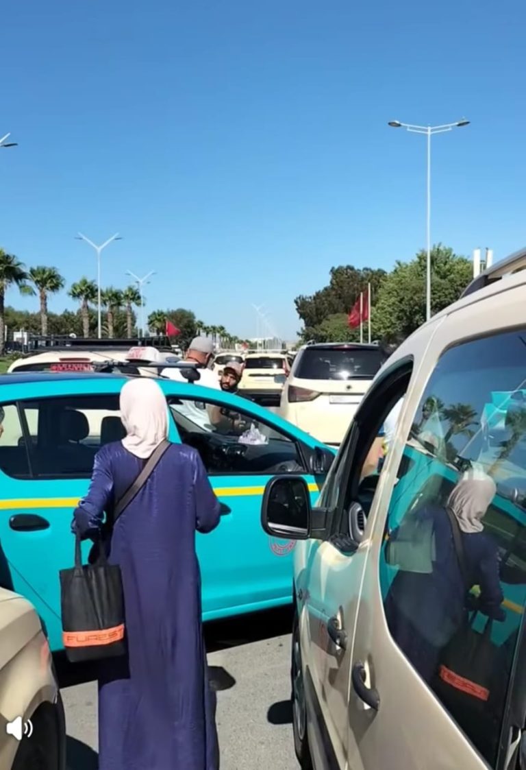 خلاف بين مهنيّي سيارات الأجرة
