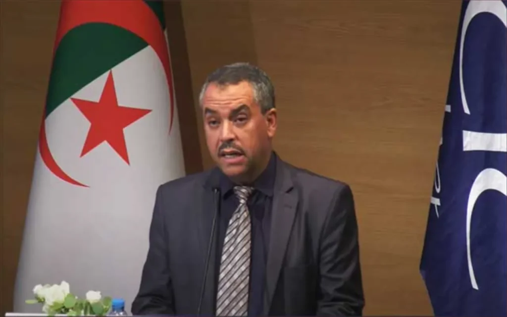 بعد حرمانهم من تقرير المصير.. وزير التربية الجزائري يطمس تفوق تلاميذ منطقة القبائل