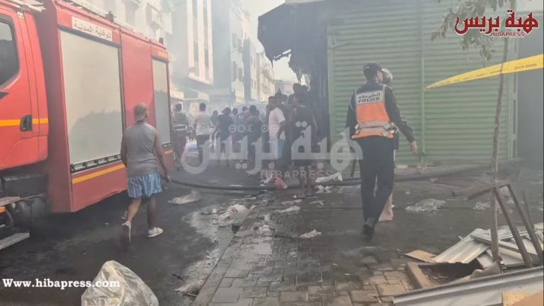 حريق مهول يلتهم أجزاء من سوق الخيام بمقاطعة عين الشق