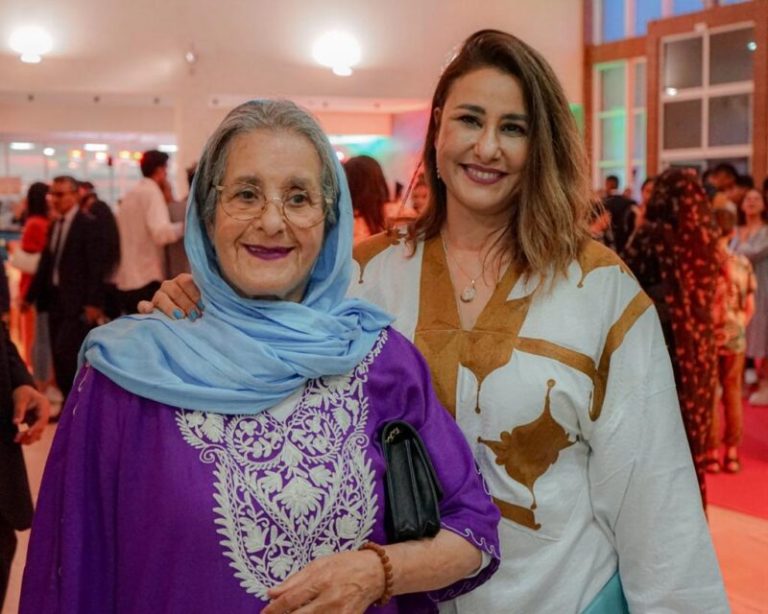 أسماء الخمليشي مع والدتها
