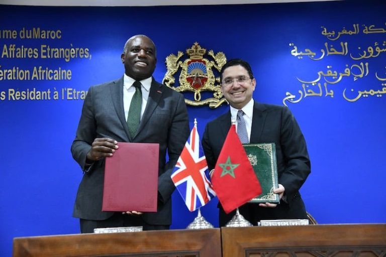 ناصر بوريطة، وزير الشؤون الخارجية والتعاون الإفريقي والمغاربة المقيمين بالخارج وديفيد لامي وزير الدولة للشؤون الخارجية والكومنولث في المملكة المتحدة