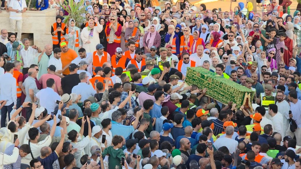 مداغ .. في اجواء مهيبة تشييع شيخ الزاوية القادرية البودشيشية (صور)
