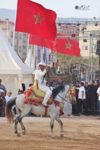 أكادير تختتم مهرجان الصحراء الدولي بحضور جماعيري تجاوز 50 ألف زائر