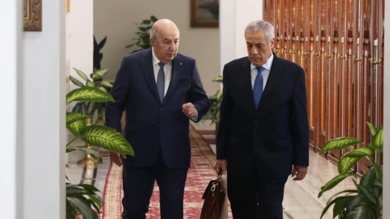 الرئيس الجزائري عبد المجيد تبون مع الوزير الأول الأسبق نذير العرباوي
