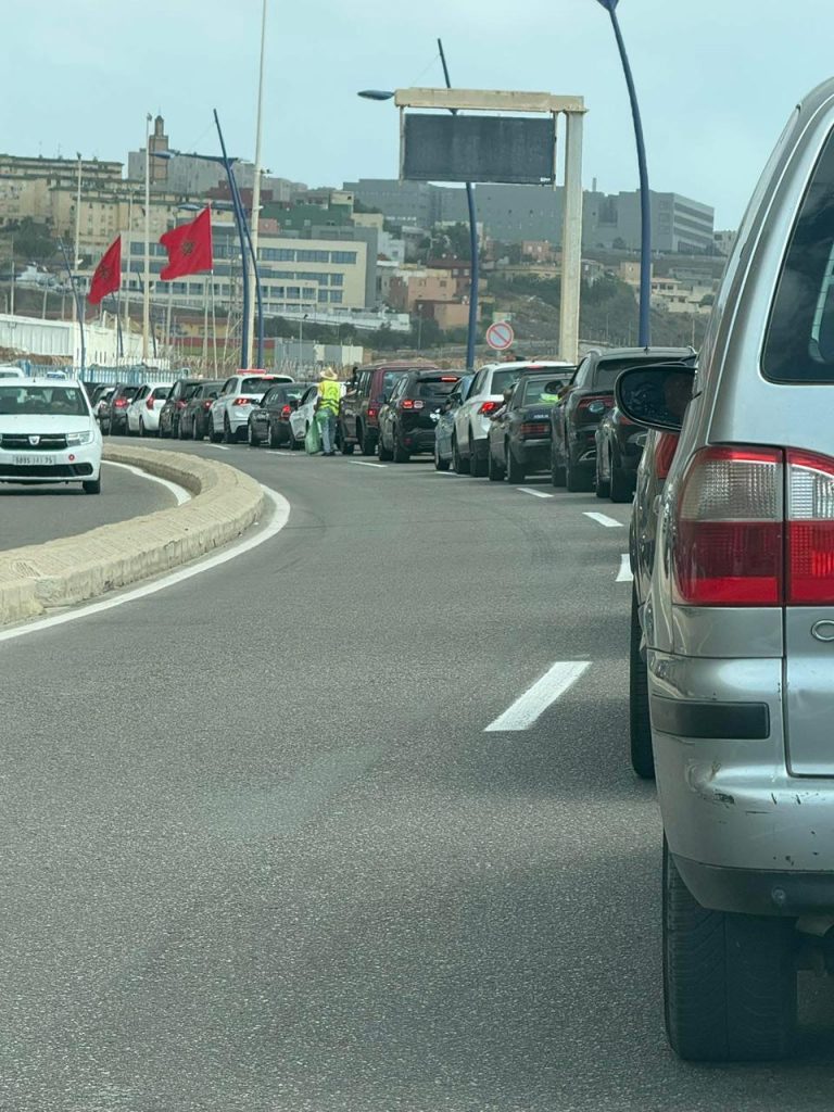 معبر سبتة المحتلة.. الجالية المغربية تواجه ظروفاً صعبة في رحلة العبور إلى الوطن