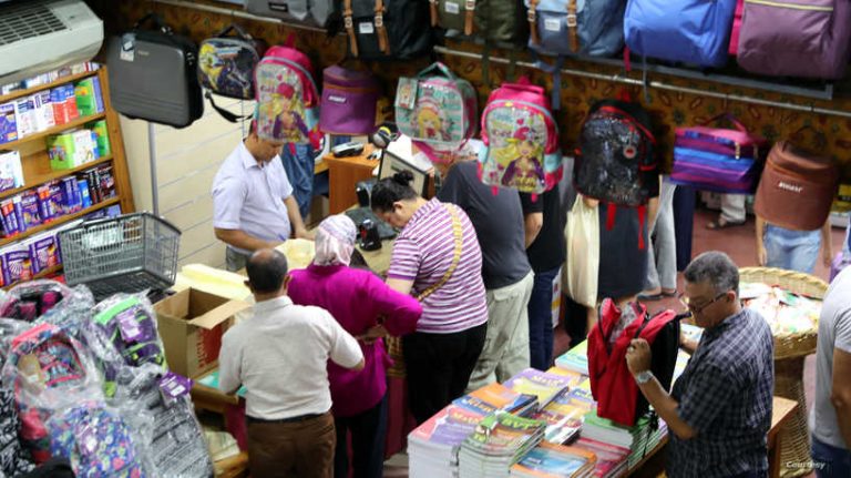 بعد اقتراب توديع الصيف.. مصاريف الدخول المدرسي تنغص "كونجي" الأسر المغربية