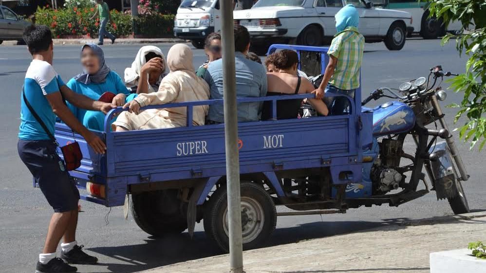 مرتادو شاطئ عين دياب بالبيضاء يستنجدون ب"التريبورتورات" للتنقل