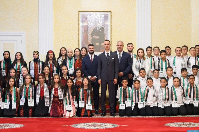 الأمير مولاي الحسن يستقبل الأطفال المقدسيين المشاركين في مخيم وكالة بيت مال القدس