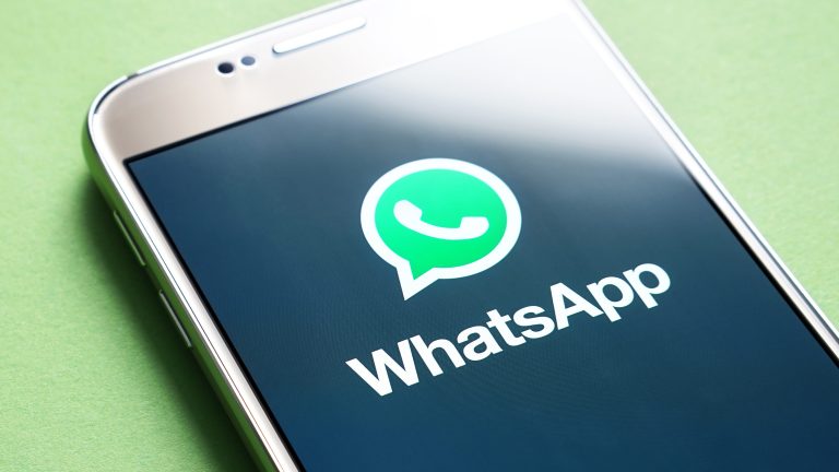 إسبانيا.. غرامات على أرباب العمل الذين يزعجون موظفيهم عبر "الواتساب" خلال العطل