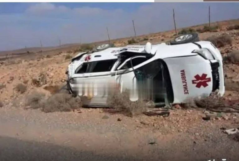 انقلاب سيارة إسعاف بتالسينت