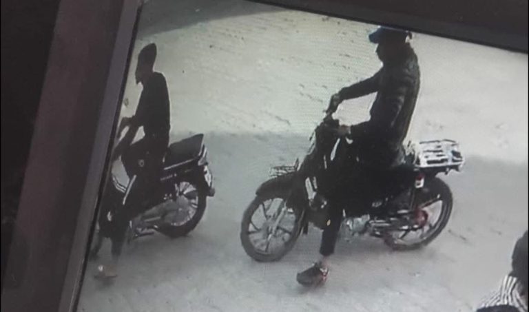 سرقة دراجتين ناريتين