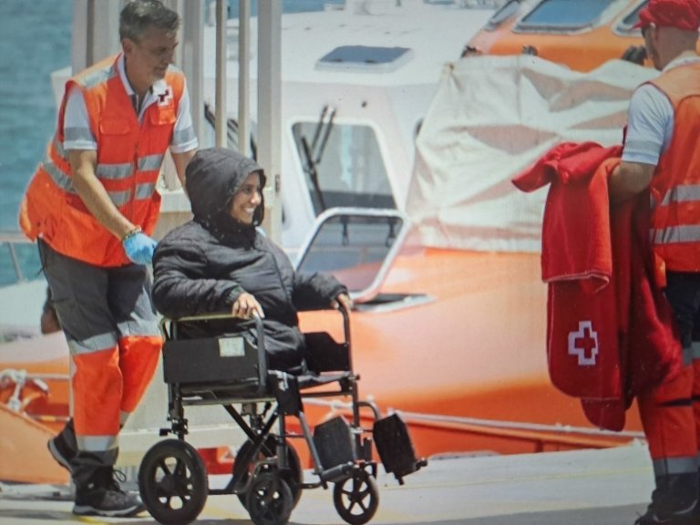إمرأة مغربية مبتورة الساقين تصل إلى جزر الكناري على متن قوارب الموت