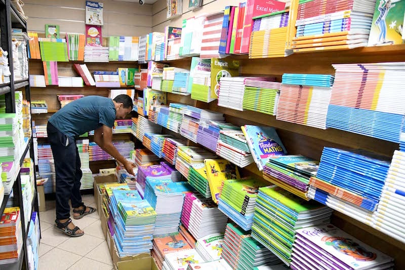 ارتفاع أسعار الكتب المدرسية بالتعليم الخصوصي يثير الجدل قبيل الدخول المدرسي