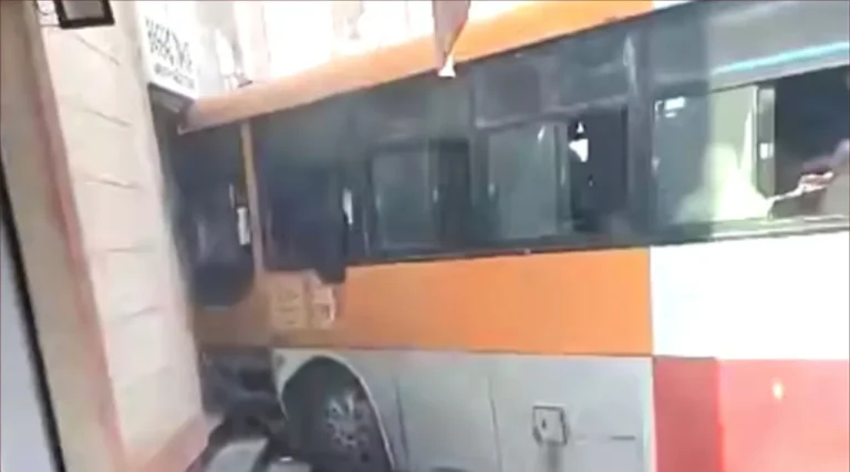 حادث انحراف حافلة بوهران