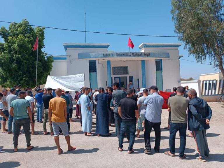 قائد قيادة اتروكوت يطمئن الساكنة بخصوص الشواهد الإدارية لاستمرار الملكية