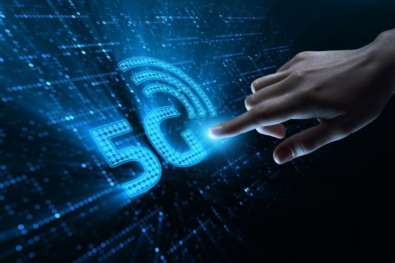 استمرار عمليات تركيب أجهزة هوائيات الـ"5G" في بعض المدن المغربية