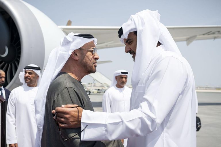 أمير قطر يستقبل الشيخ محمد بن زايد