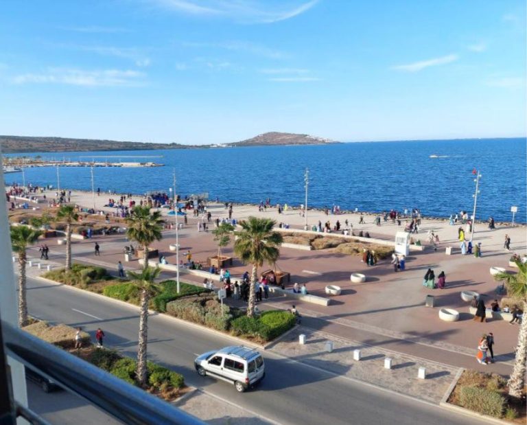 عمارات فاخرة على كورنيش الناظور تواجه جرافات الهدم