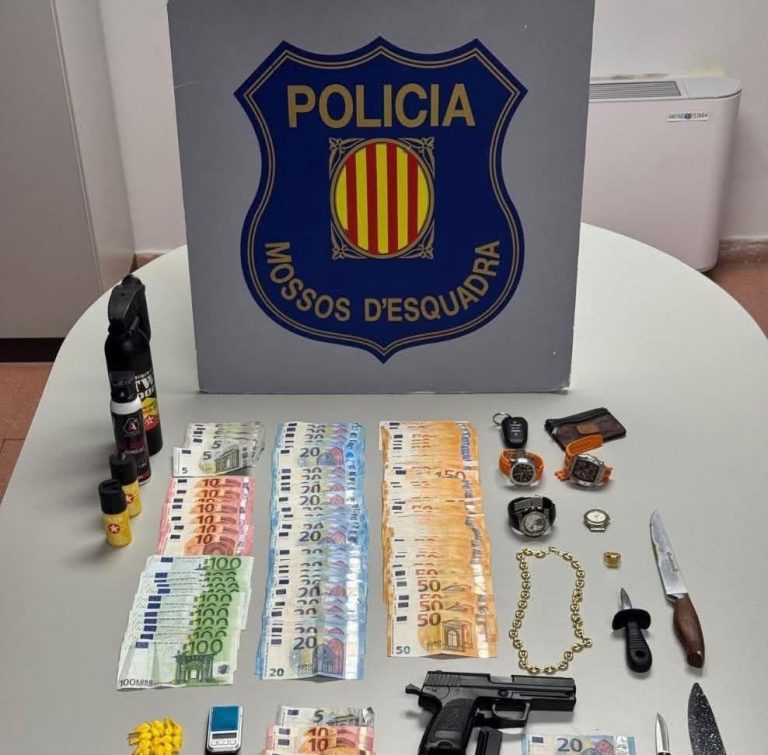 برشلونة.. مداهمة محل حلاقة تحول إلى وكر لتوزيع المخدرات