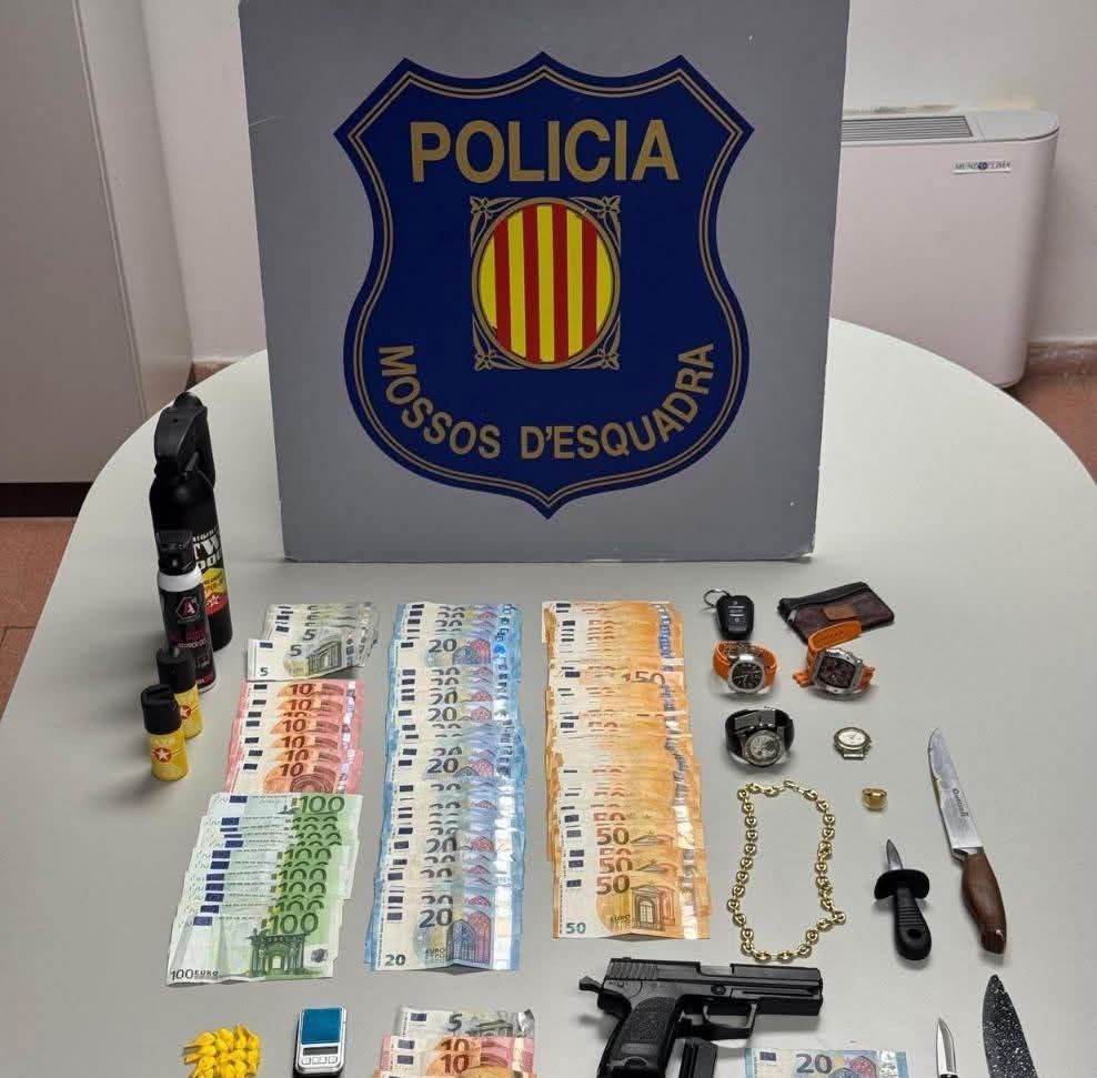برشلونة.. مداهمة محل حلاقة تحول إلى وكر لتوزيع المخدرات