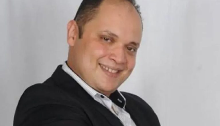 الممثل عادل أبا تراب يدخل عالم الإخراج بمسرحية “سرينا والصياد”(صورة)