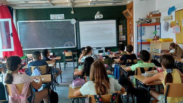 إسبانيا.. "الكونفيدينثيال" تؤكد تحول برنامج تدريس الثقافة المغربية إلى "ورقة للضغط السياسي"