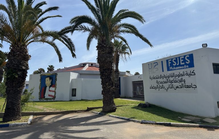 طلبة كلية القانون و الاقتصاد بالمحمدية يشتكون عيوب منصة التسجيل