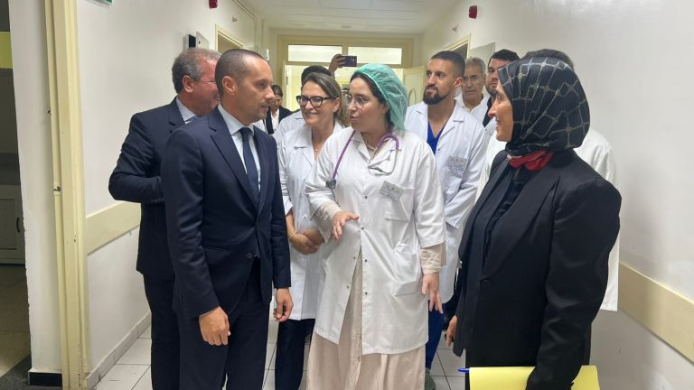 وزير الصحة يفاجئ المستشفى الحسني بزيارة ميدانية