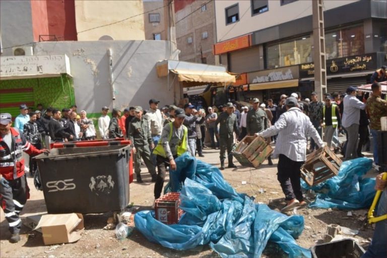 احتلال المِلك العمومي والباعة الجائلين.. سُلطات تُحارب ومواطنون يتبضعون وينتقذون