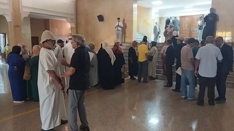 ساكنة بين القشالي تقتحم دورة المجلس الجماعي بمراكش