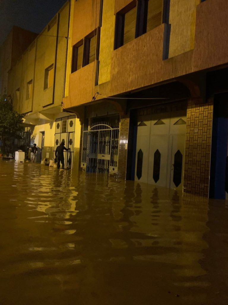 العروي تغرق تحت الأمطار ومواطنون يحمّلون المسؤولية للبنية التحتية المهترئة - صور