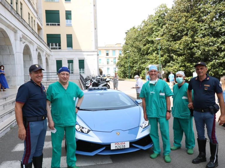 في مهمة إنسانية عاجلة.. الشرطة الإيطالية تنقل كلية للزراعة بسيارة "لامبورغيني"