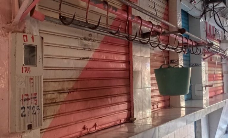 كلميم.. جزارو حي الفيلا يوقفون العمل احتجاجاً على تدهور وضع المجزرة