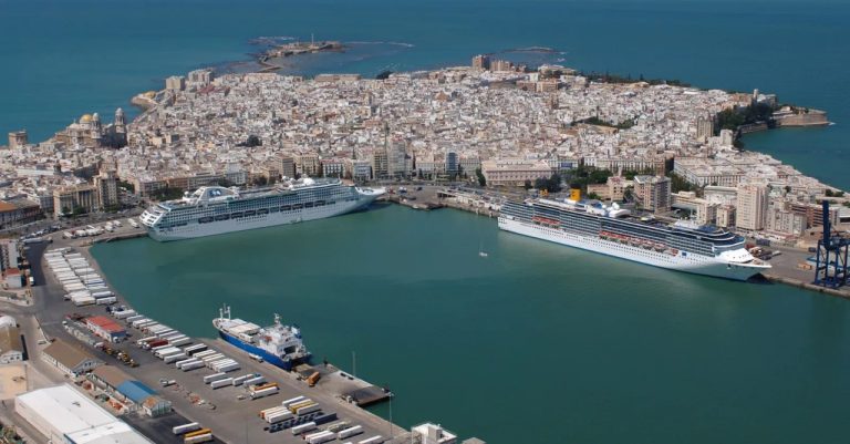 ميناء قادس يعزز الربط البحري مع المغرب بخط شحن جديد