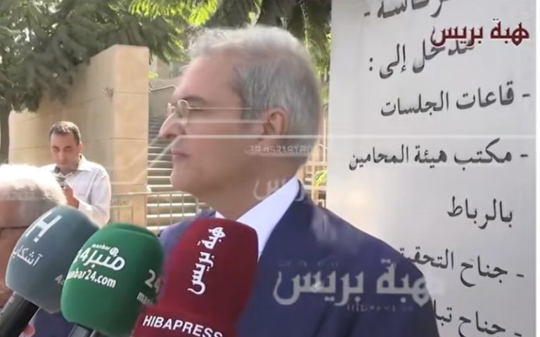 من أمام المحكمة.. الأمير مولاي هشام يكشف تفاصيل مقاضاته للطاوجني (فيديو)