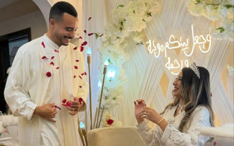 المصري محمد عماد يشارك متابعيه خبر خطوبته من فتاة مغربية