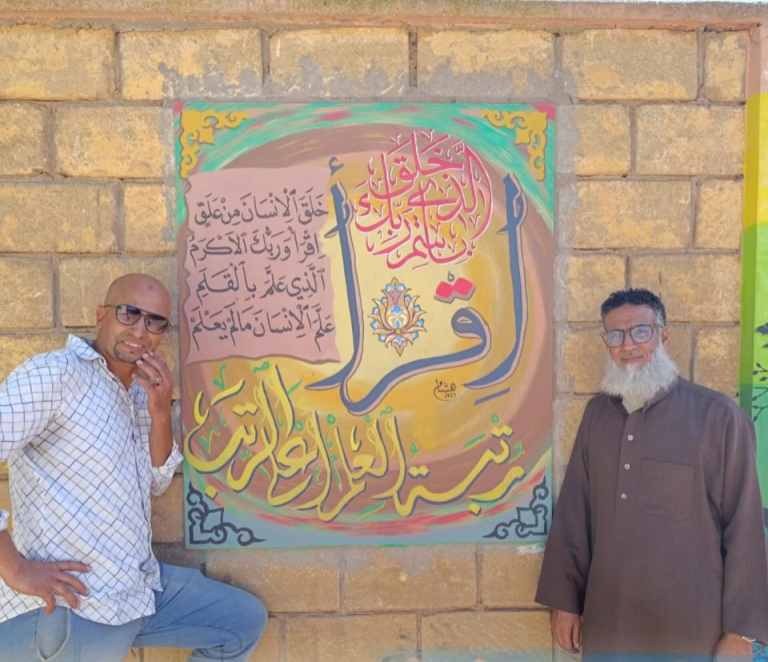 بإمكانيات بسيطة.. أستاذ بسطات يُحوّل مدرسته إلى لوحات فنية