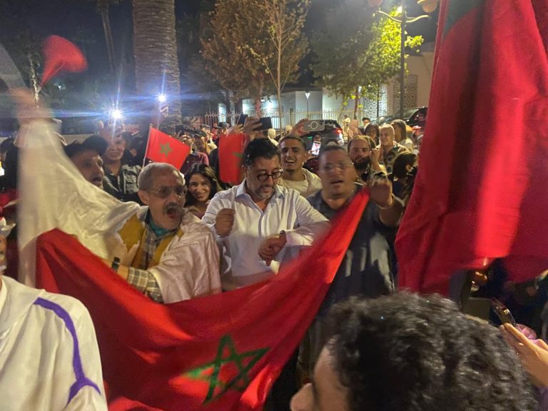 احتفالات جماهيرية بفاس بعد قرار مجلس الأمن بشأن الصحراء المغربية