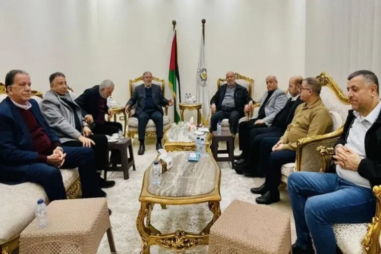 اجتماع فتح وحماس في القاهرة لبحث ترتيبات ما بعد الحرب في غزة