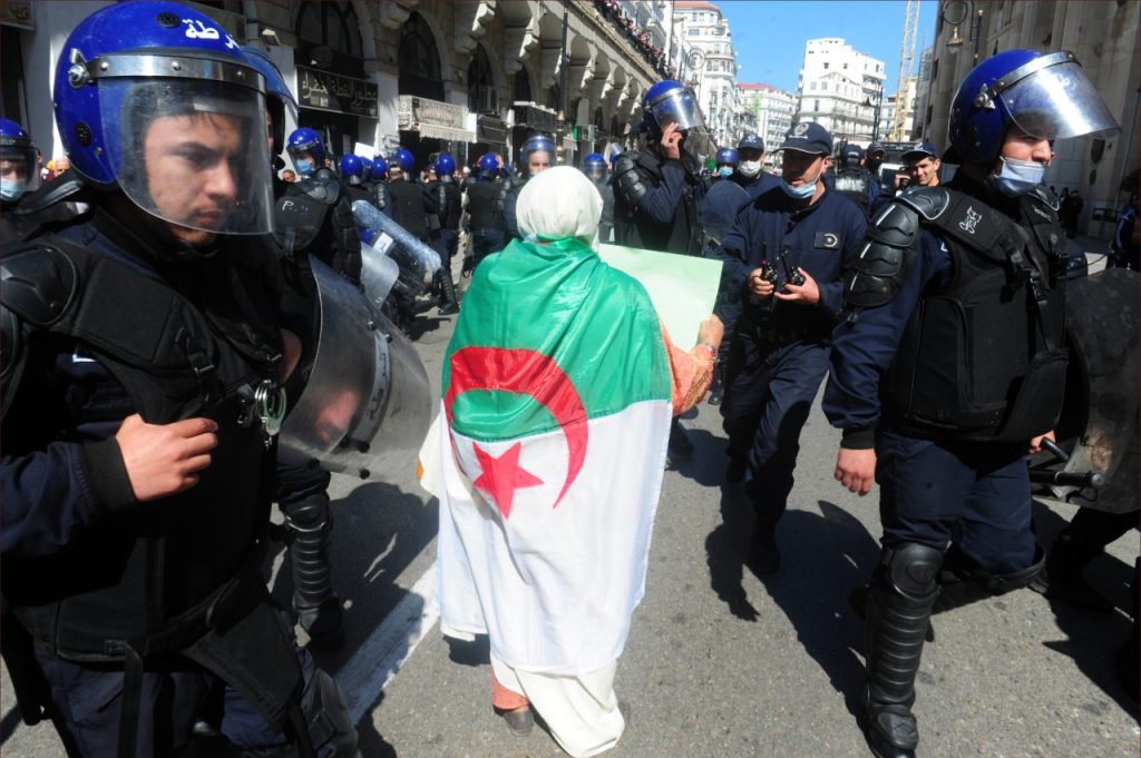 حركة GenZ213 بالجزائر ترعب السلطات واستنفار كبير يسبق جمعة الحراك