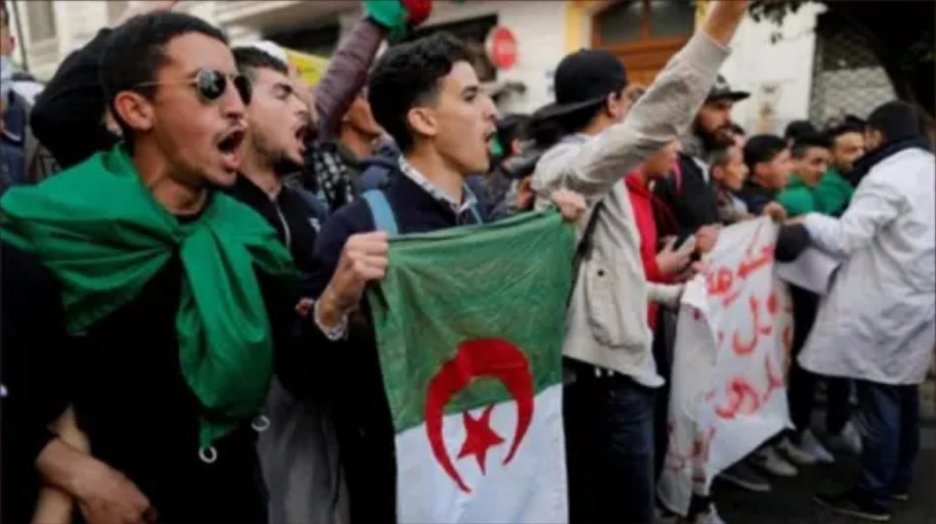 سلطات الجزائر تشرع في ترهيب المواطنين ب"الإعدام" إن خرجوا للتظاهر