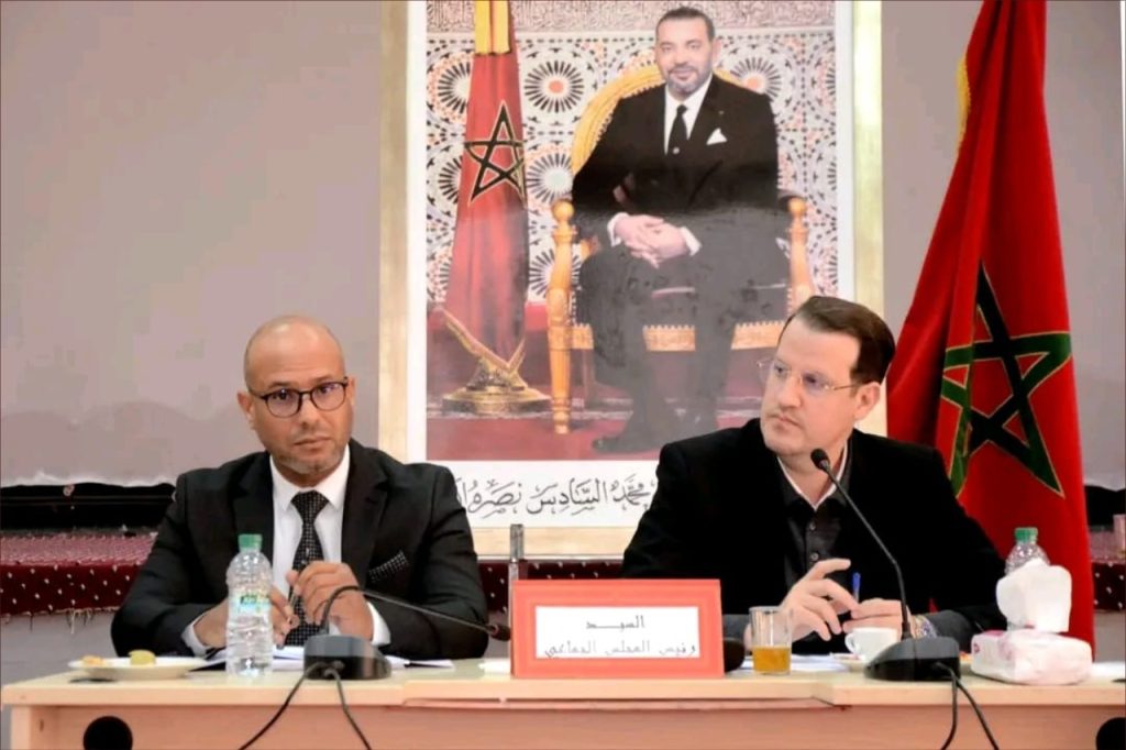عضو بمجلس برشيد للرئيس: "مسؤول درتو ليه رومبوان خاصة باش يدخل لدارو"