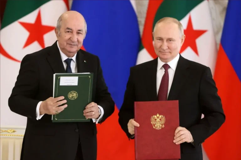 الرئيس الروسي فلاديمير بوتين مع الرئيس الجزائري عبد المجيد تبون