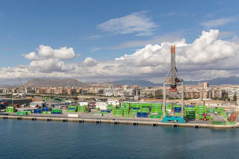 ميناء أليكانتي يطلق خطة لتعزيز الروابط التجارية مع الموانئ المغربية