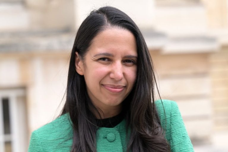 نعيمة موتشو، وزيرة فرنسية