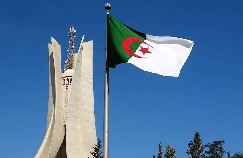 نائب برلماني جزائري يقترح قانونا لحجب المواقع الإباحية