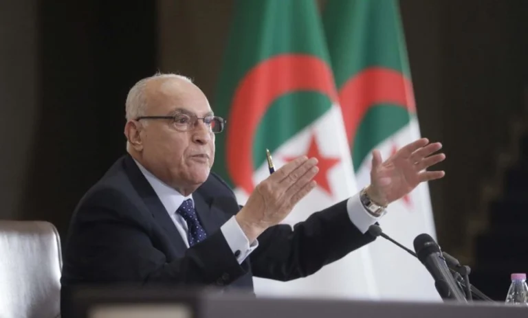 العبث الدبلوماسي الجزائري: كيف يصبح الطرف الرئيسي في النزاع وسيطًا لحلّه؟