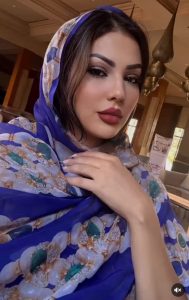 ابتسام تسكت تتألق بالزي الصحراوي وتلهب جمهور كلميم (صورة)