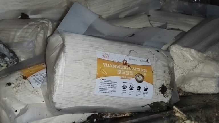 ضبط ورشة سرية لإنتاج معجنات فاسدة داخل فيلا بالدار البيضاء.. وتوقيف صينيين