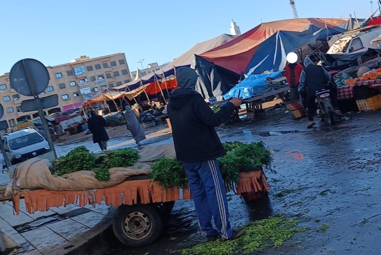 الدروة.. احتلال الأرصفة والطرقات يؤرق بال السكان